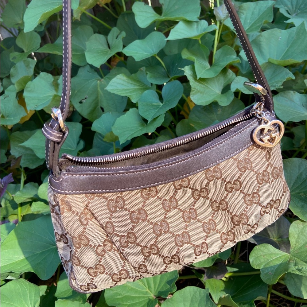 gucci monogram pochette